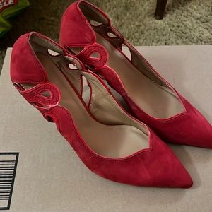 Red pumps